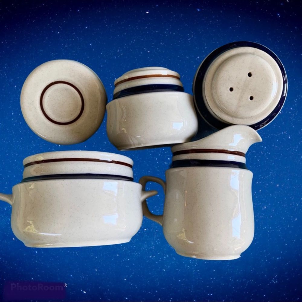 *SALE* EUC Vintage Chateau Stoneware Set